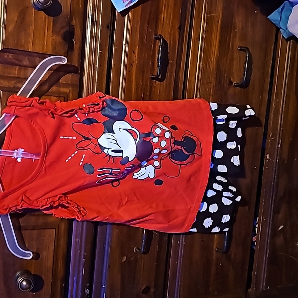 !!.             Girls 4T.    2 piece short set